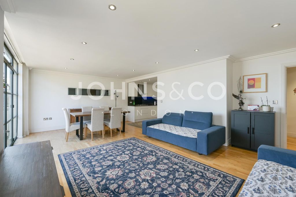 Property photo 3 of 11