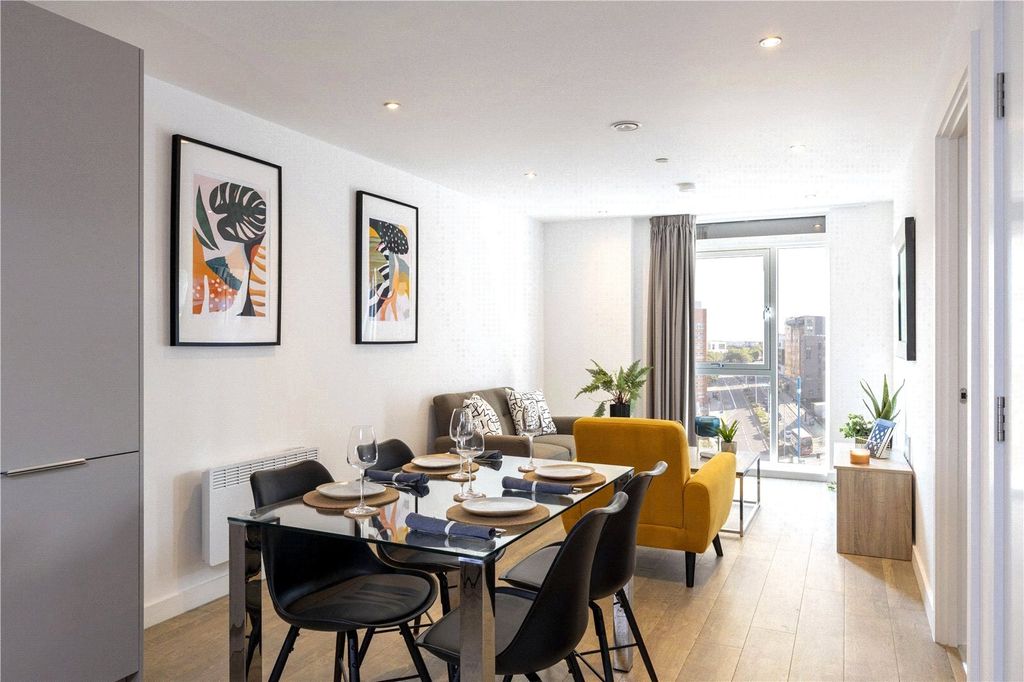 Property photo 1 of 10 Dining