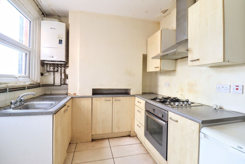 Property photo 3 of 9 Kitchen