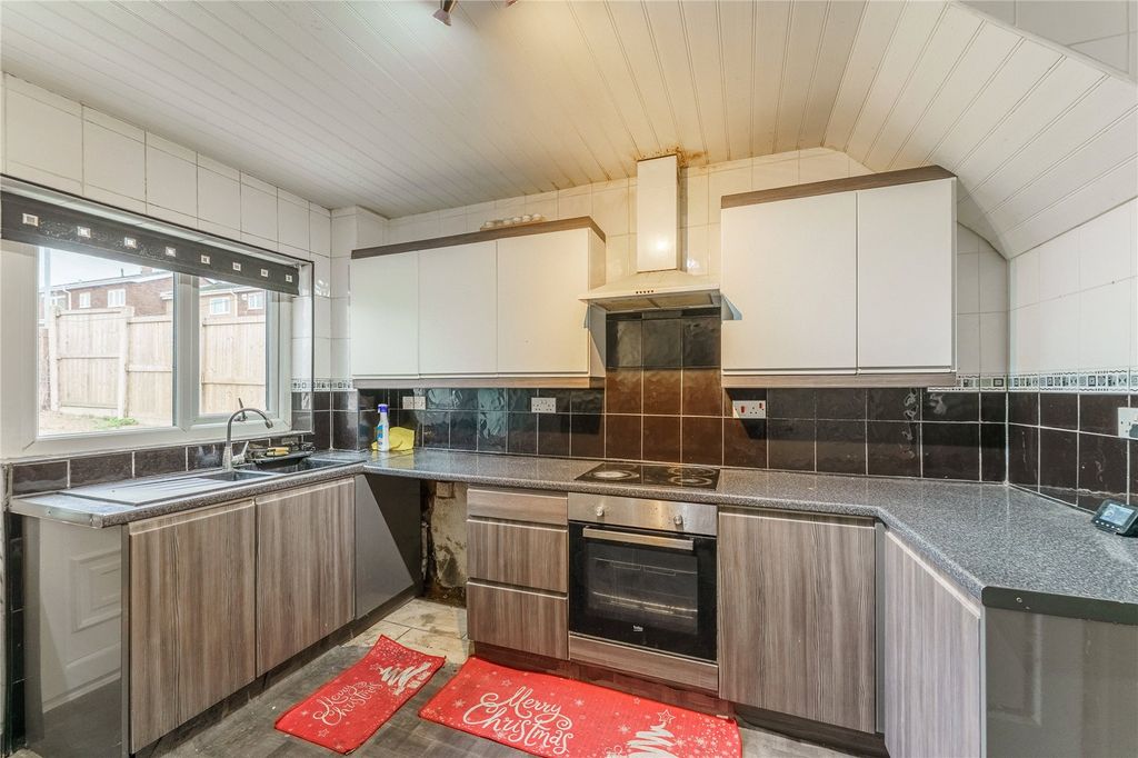 Property photo 3 of 24 Picture No. 05