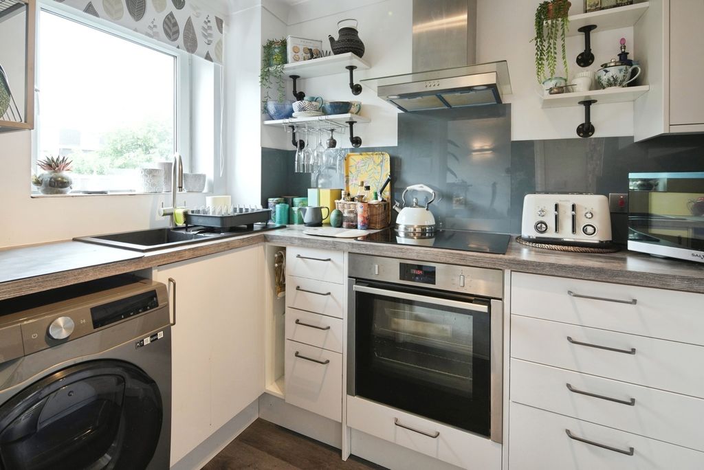 Property photo 2 of 21 Kitchen