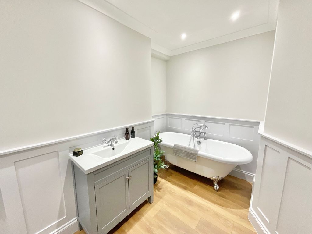 Property photo 3 of 28