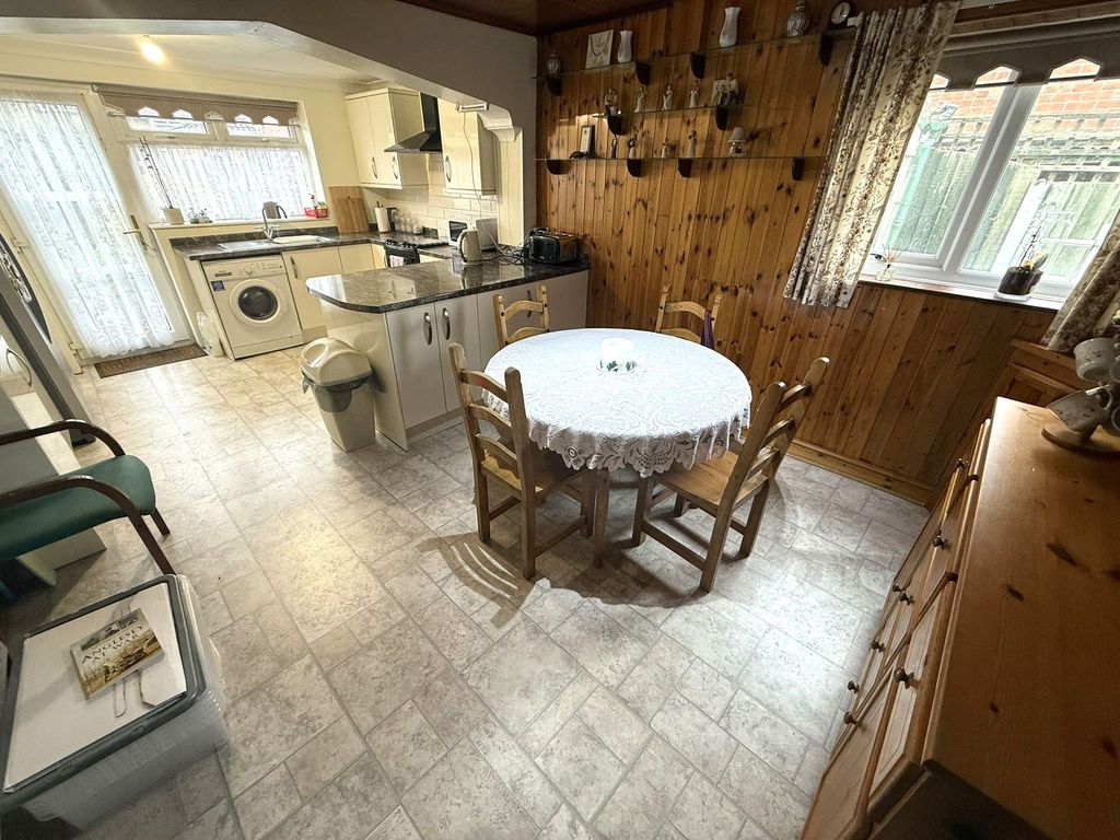 Property photo 3 of 31