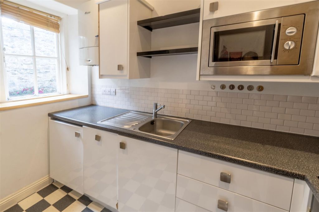 Property photo 3 of 8 Kitchen