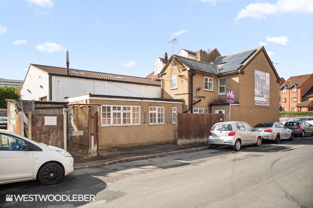 Property photo 1 of 6