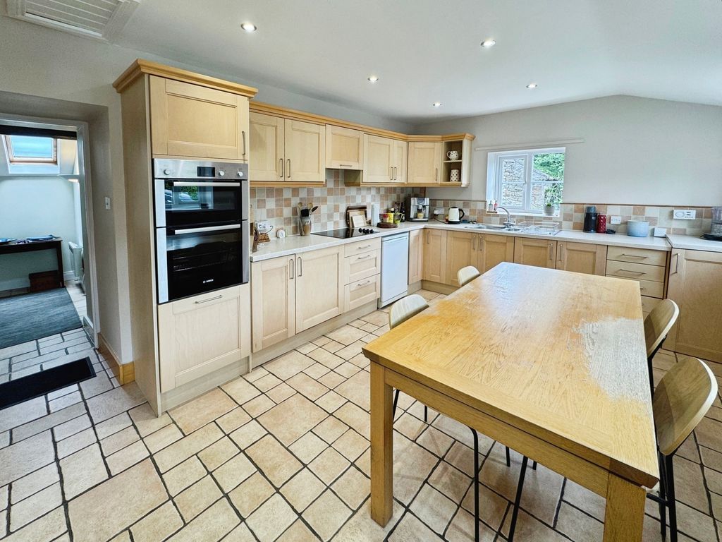 Property photo 2 of 11 Photo 10
