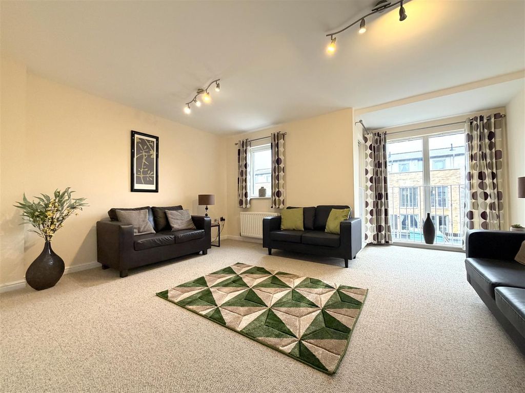 Property photo 2 of 20 Sitting Room.Jpg