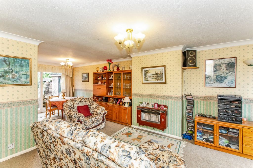Property photo 3 of 12 Lounge/Diner