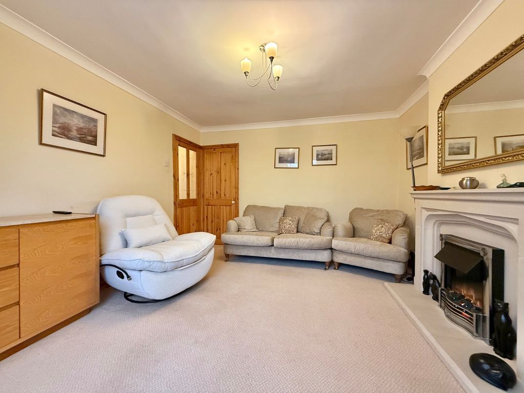 Property photo 3 of 19 Living Room