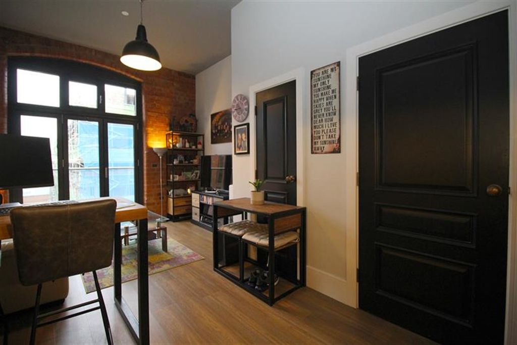 Property photo 3 of 18 Living Kitchen
