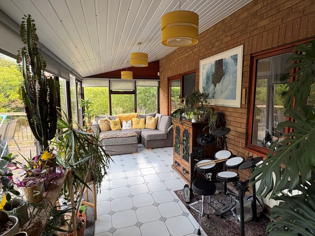 Property photo 3 of 17 Aviemore Gardens