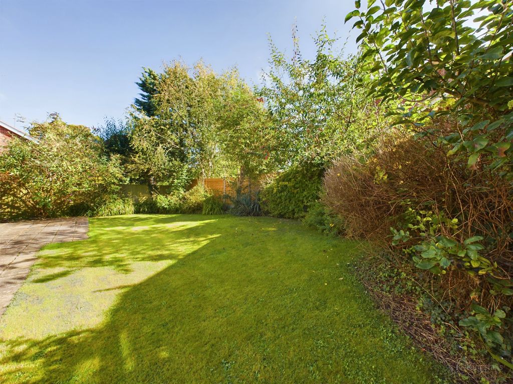 Property photo 2 of 17 Garden
