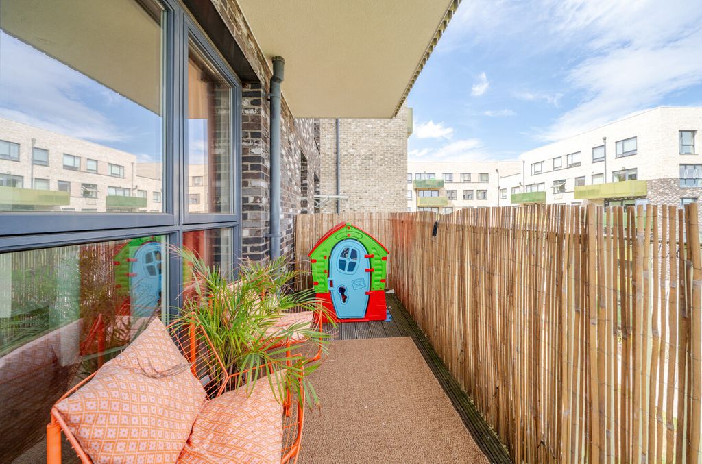 Property photo 2 of 16 1316674-4-685Ea52...