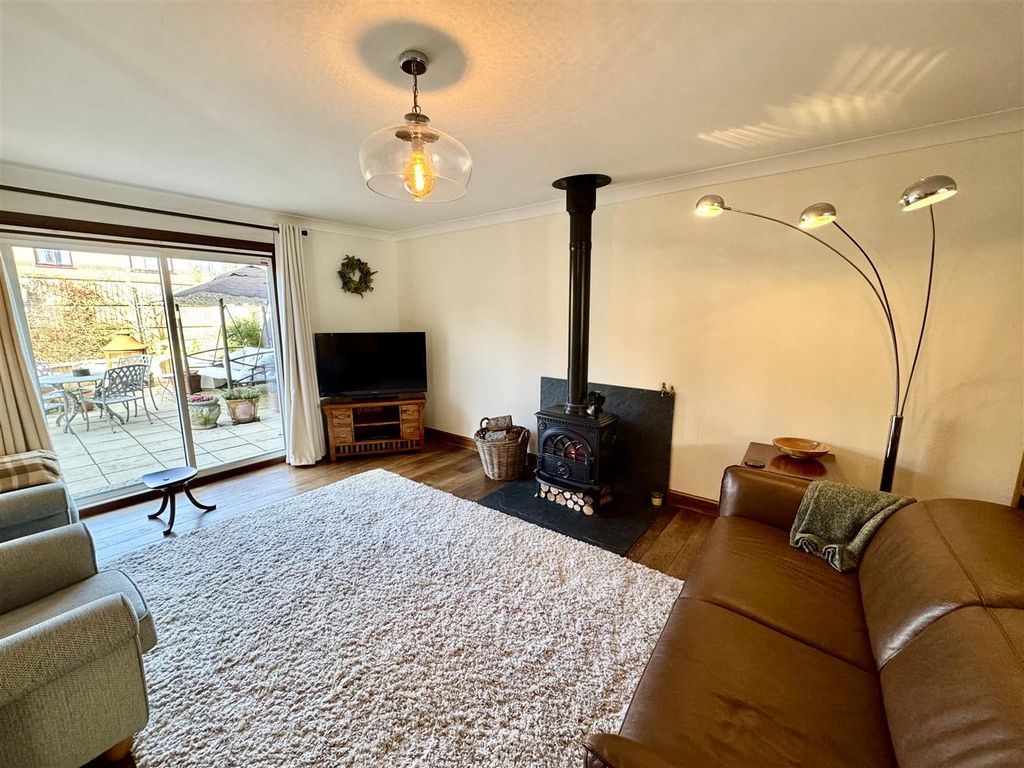Property photo 2 of 35 Living Room