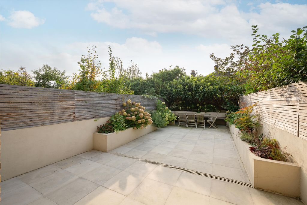 Property photo 3 of 17 Image