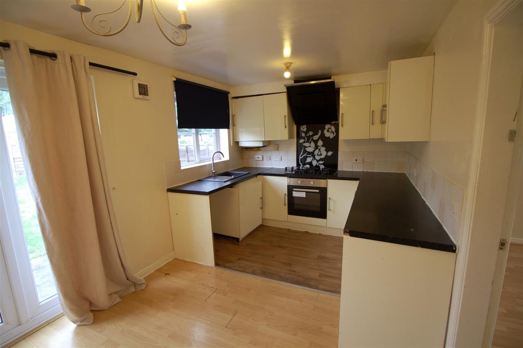 Property photo 3 of 11 Kitchen.Jpg