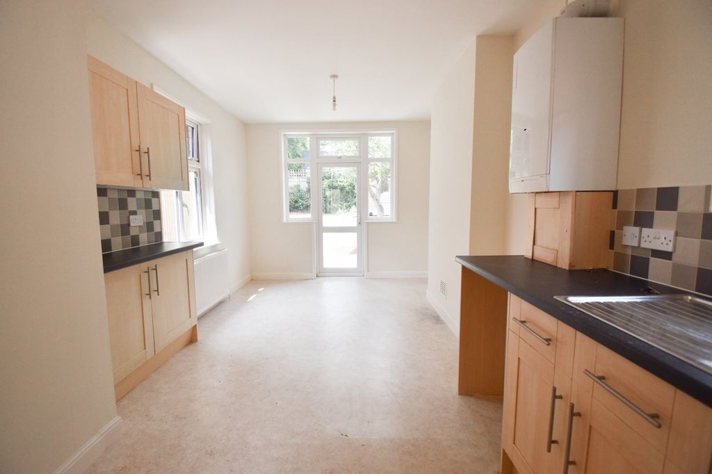 Property photo 2 of 12 Kitchen