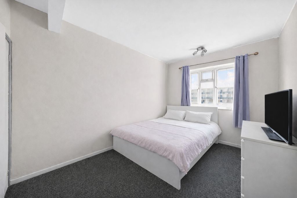 Property photo 3 of 6