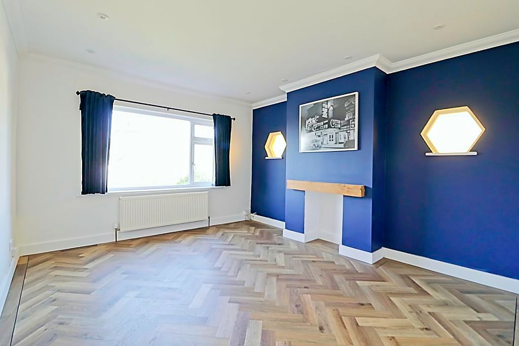 Property photo 3 of 19 Living Room