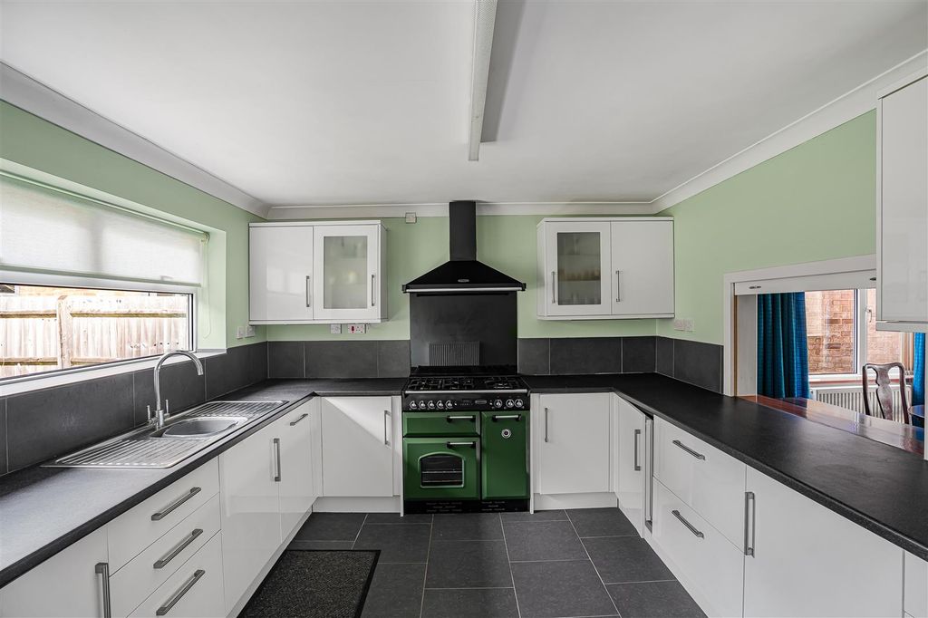 Property photo 2 of 19 12_72112.Jpg