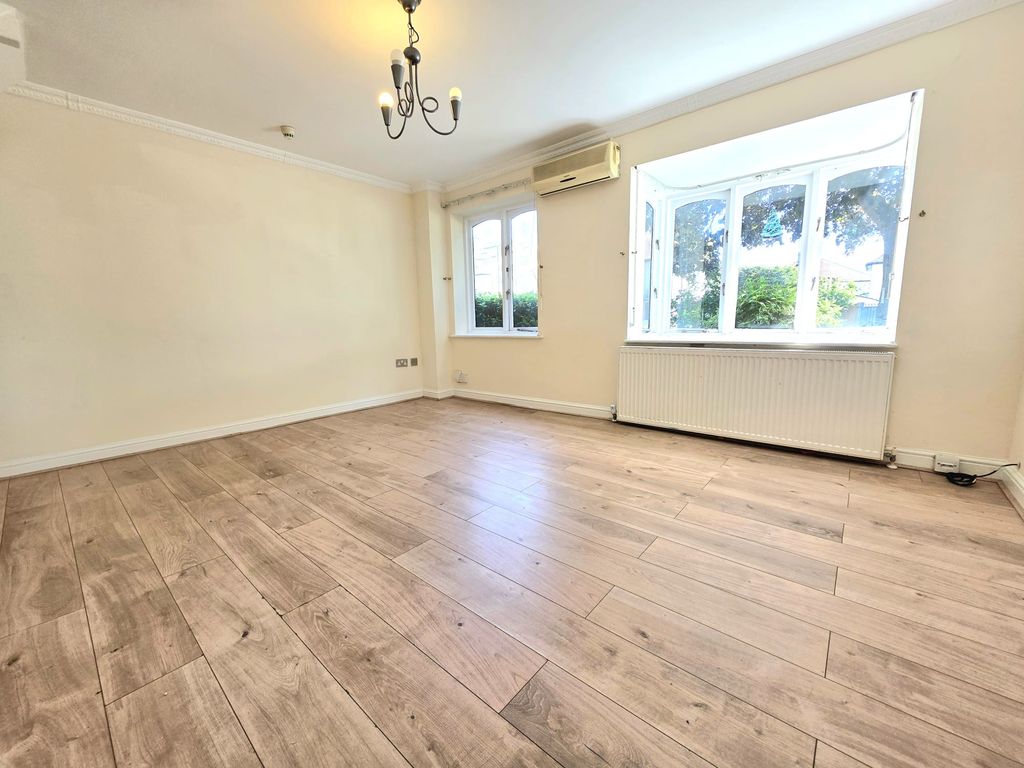 Property photo 2 of 12 4