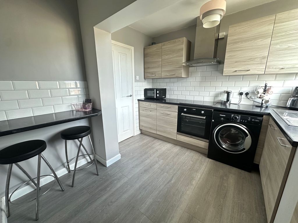 Property photo 3 of 10 Kitchen