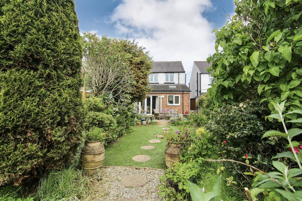 Property photo 3 of 21 Rear Gardens