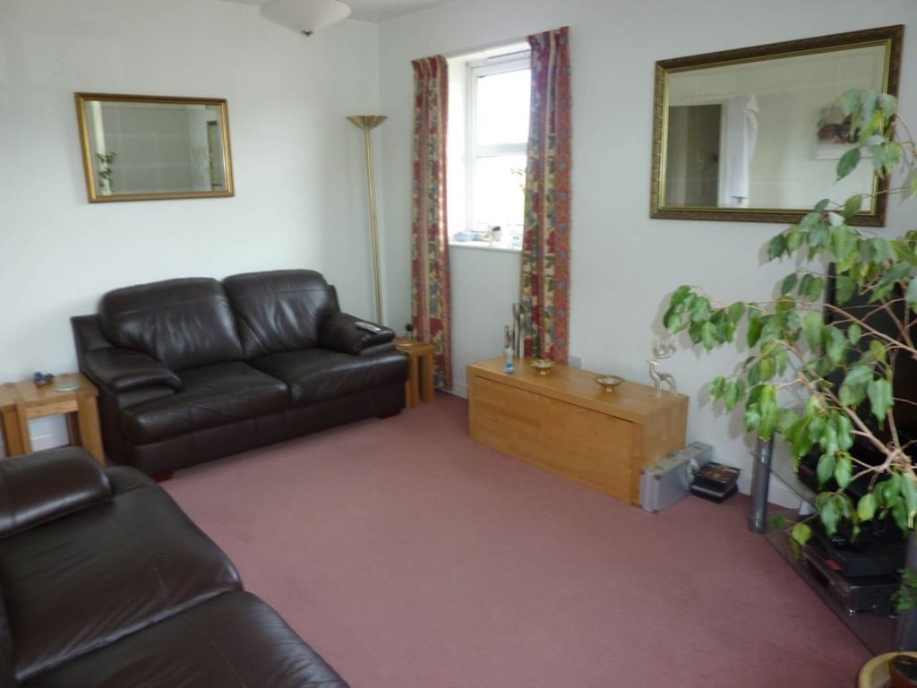 Property photo 3 of 7 Lounge 2_7