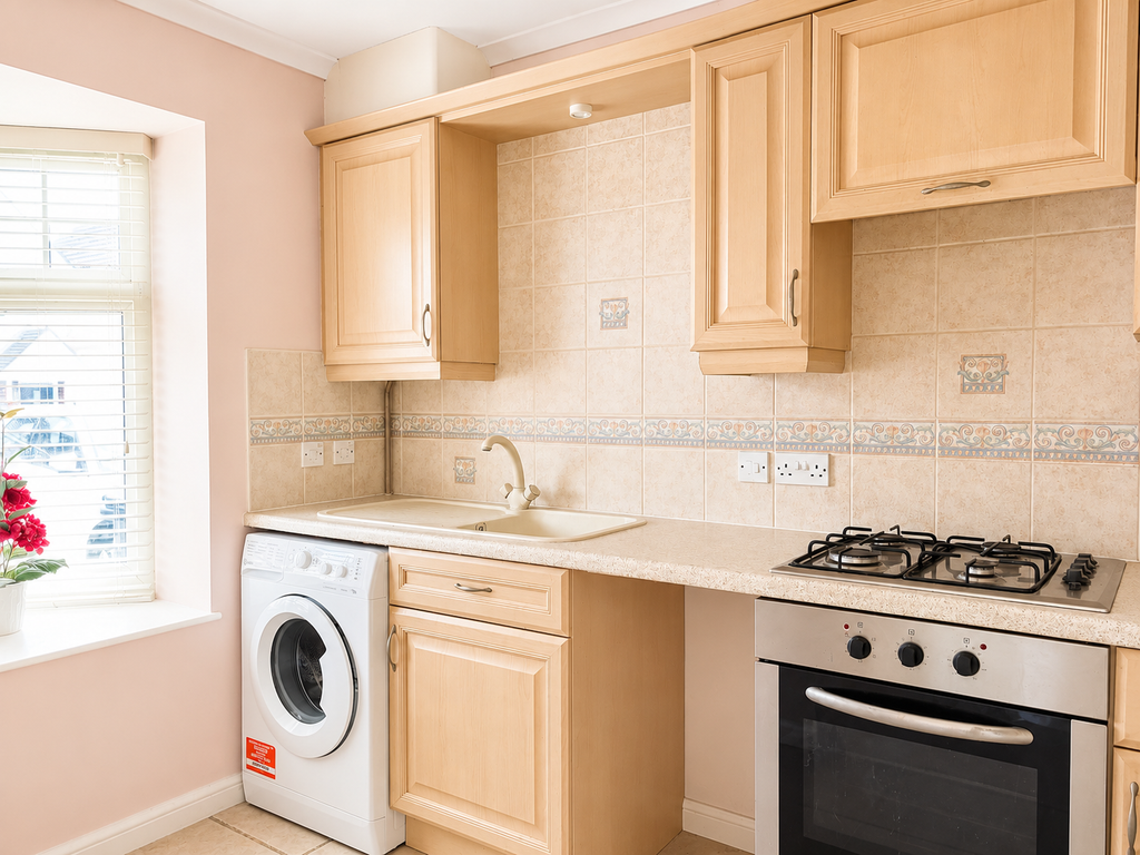 Property photo 3 of 8 Kitchen