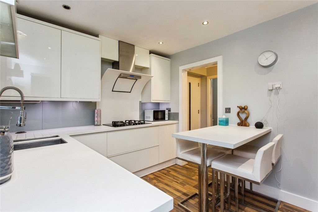 Property photo 2 of 17 Breakfast Kitchen