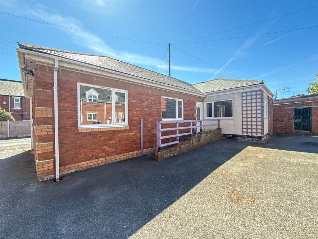 Property photo 1 of 18 External