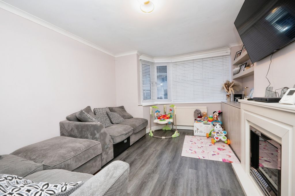 Property photo 3 of 17 Photography