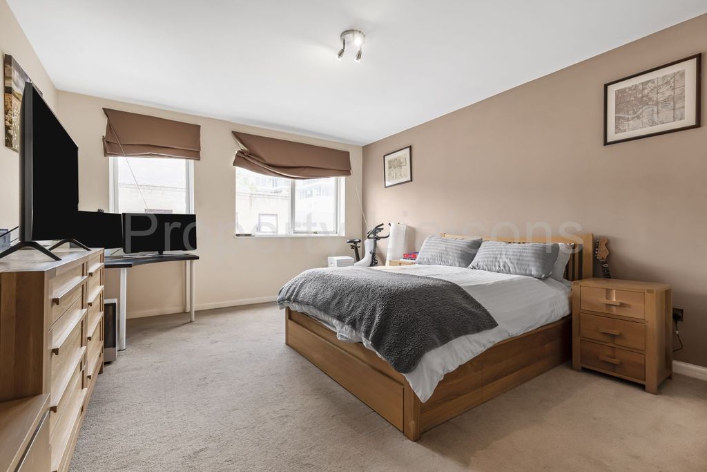 Property photo 1 of 16 Photo 6