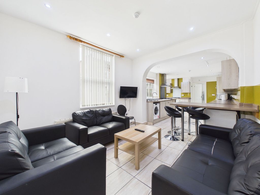 Property photo 2 of 20 Open Plan Living/Kitchen