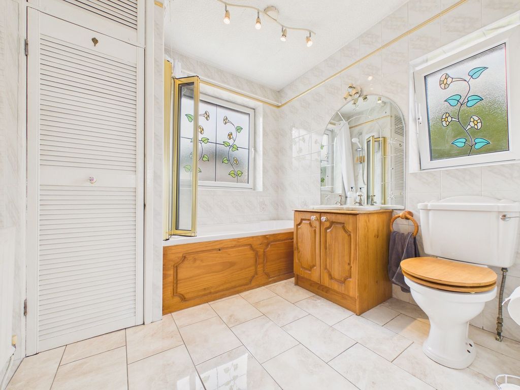 Property photo 3 of 13 Bathroom