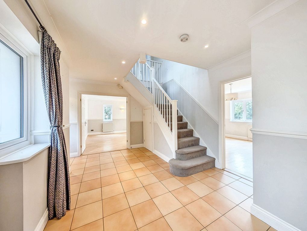 Property photo 2 of 32