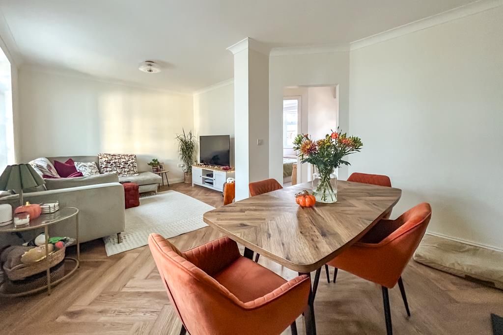 Property photo 3 of 22 Lounge/Diner