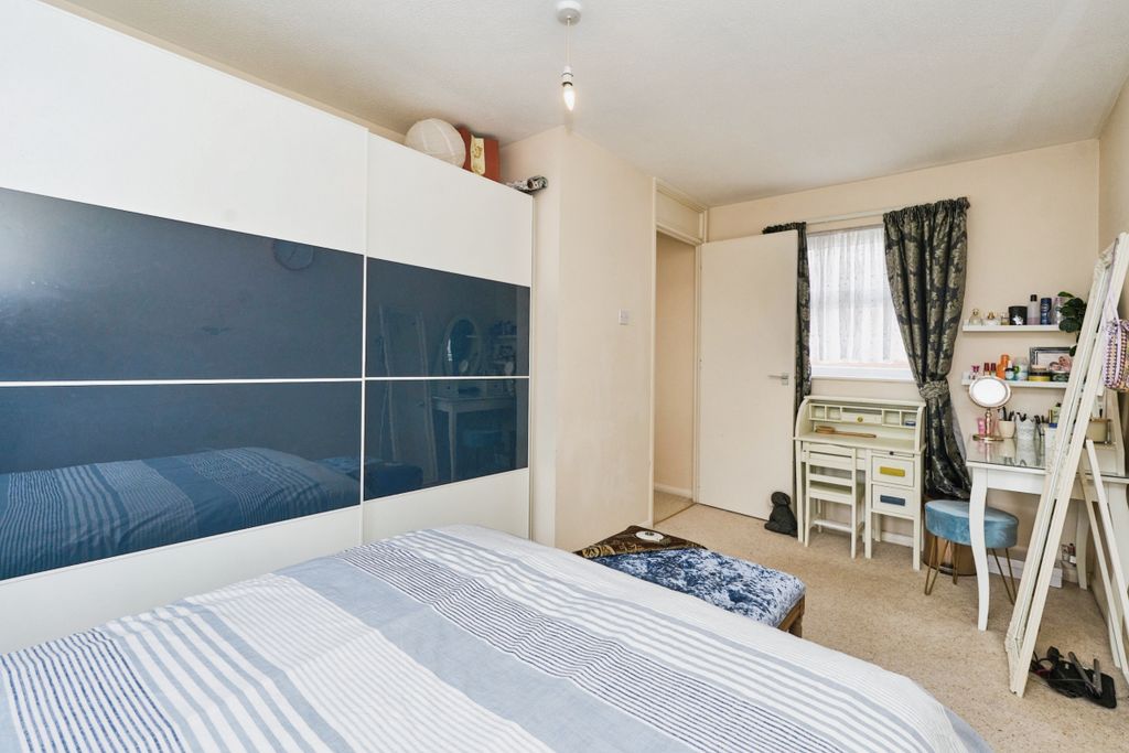 Property photo 3 of 15 Master Bedroom