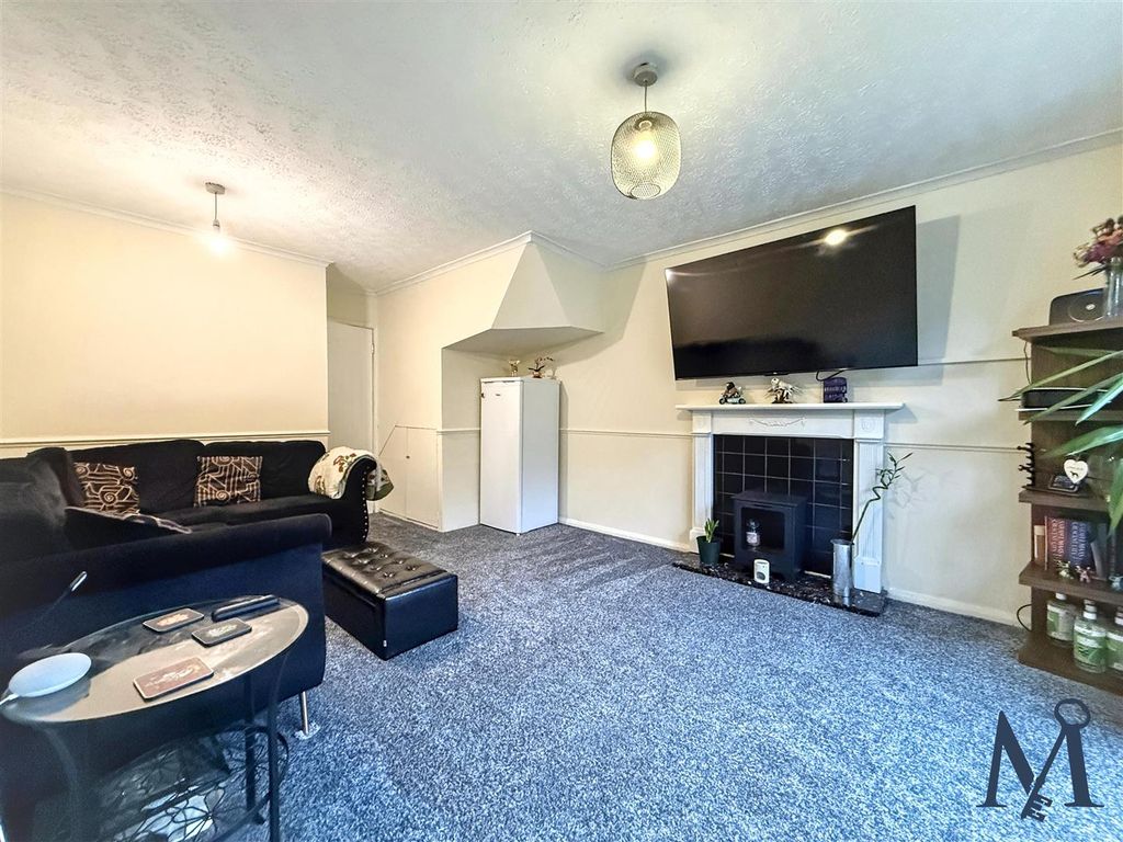 Property photo 3 of 19 Living Room Diner