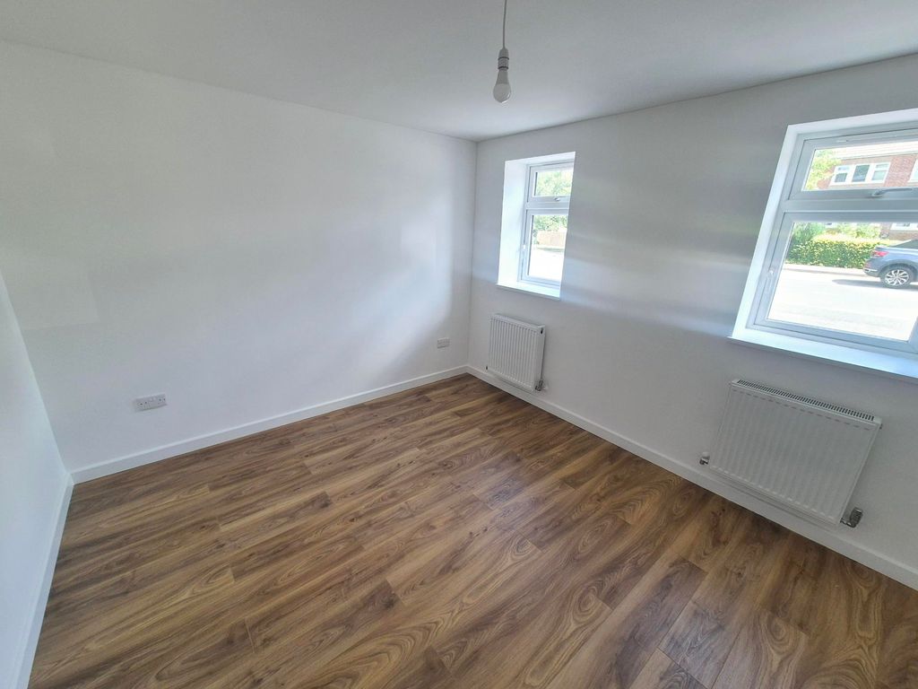 Additional image 11 of 3 bed flat to rentLarkhill Road, Yeovil BA21