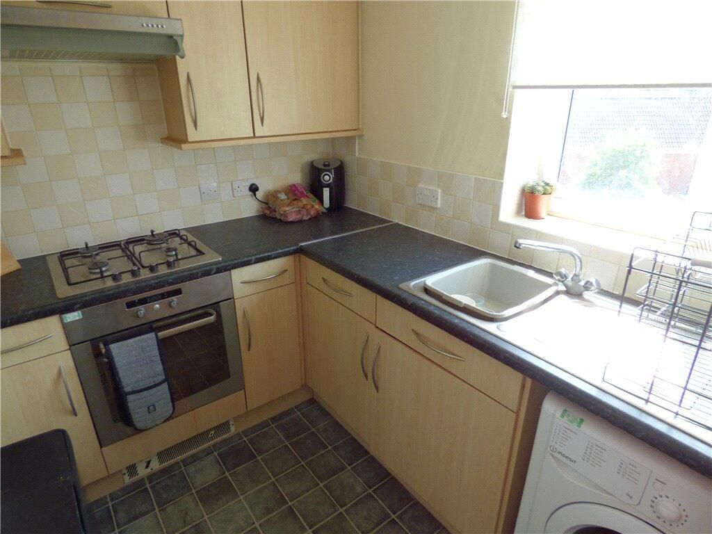 Property photo 3 of 10 Kitchen