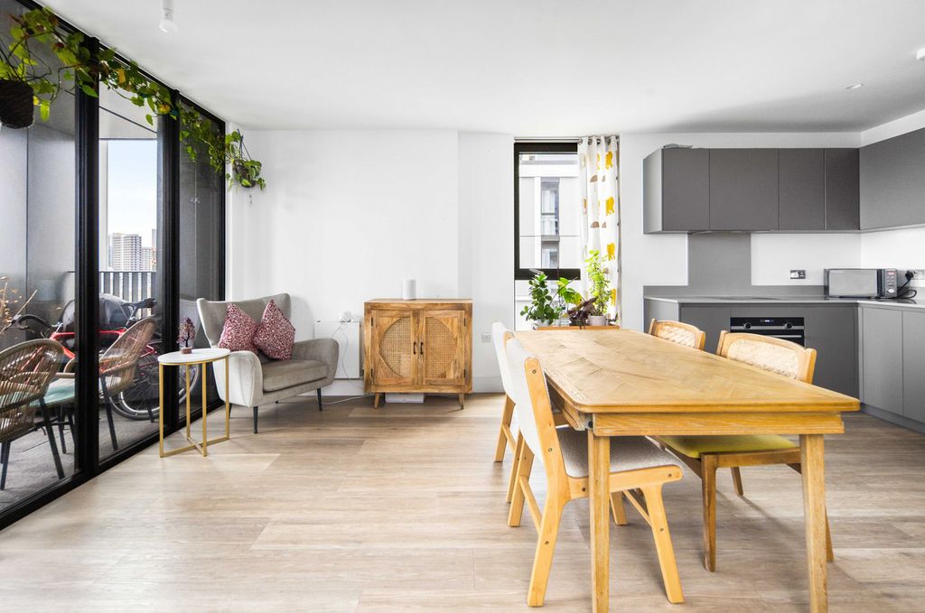 Property photo 1 of 25