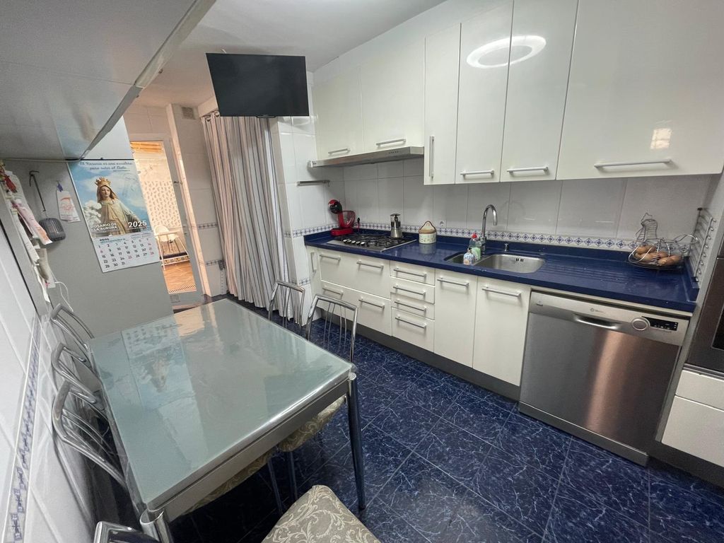 Property photo 3 of 12 Foto 3 - Kitchen.Jpeg