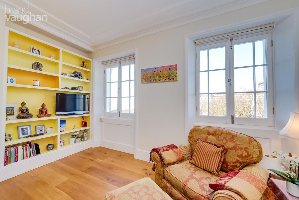 Property photo 3 of 10 Reception