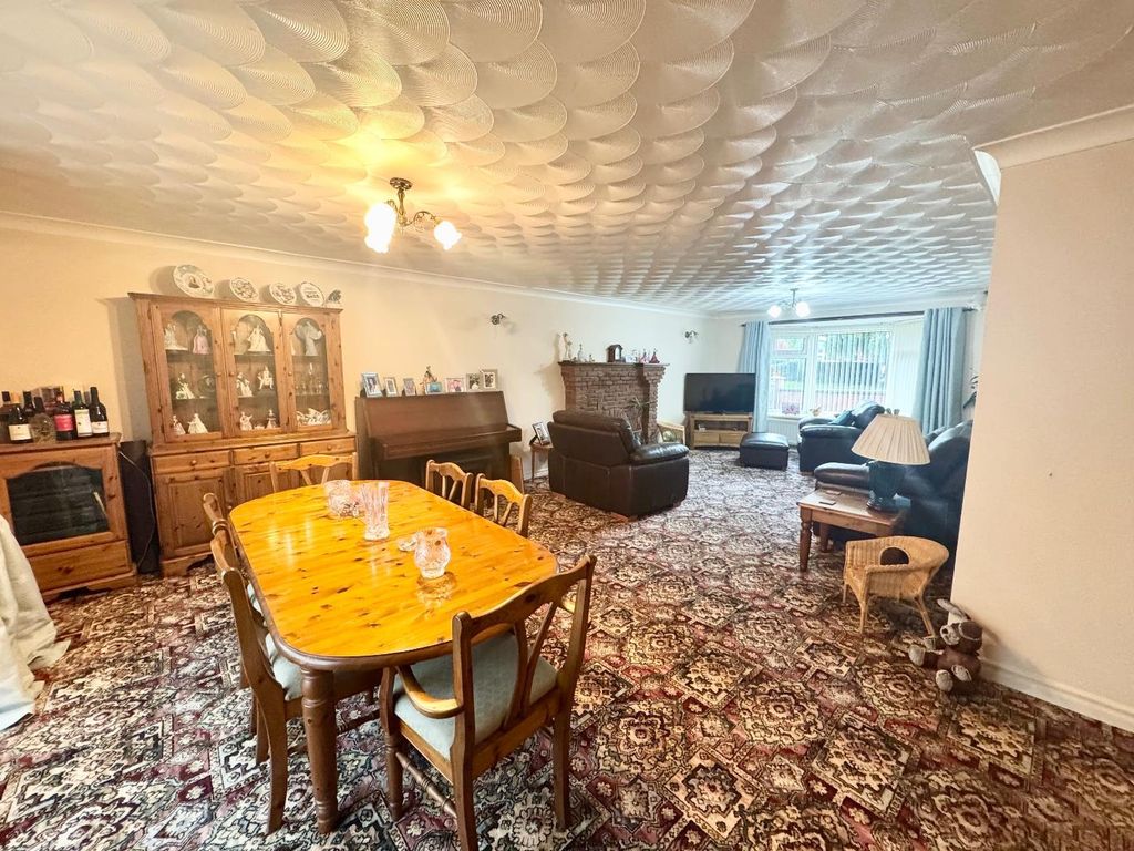 Property photo 3 of 14 Diner