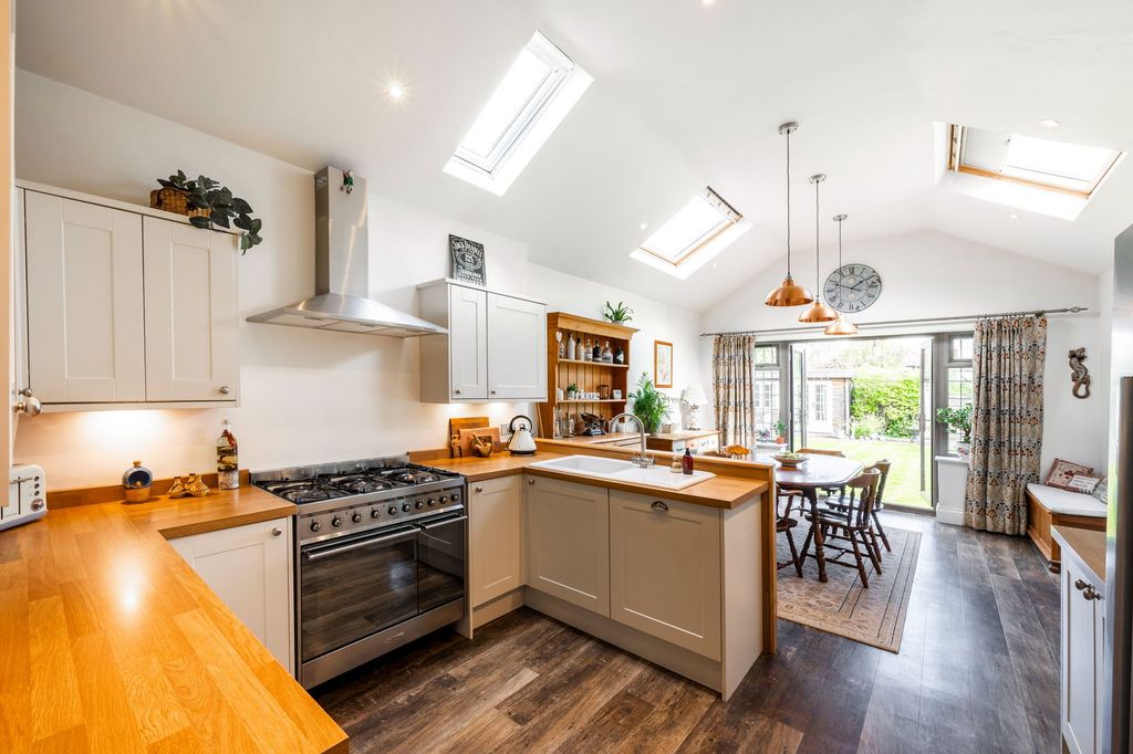 Property photo 2 of 34