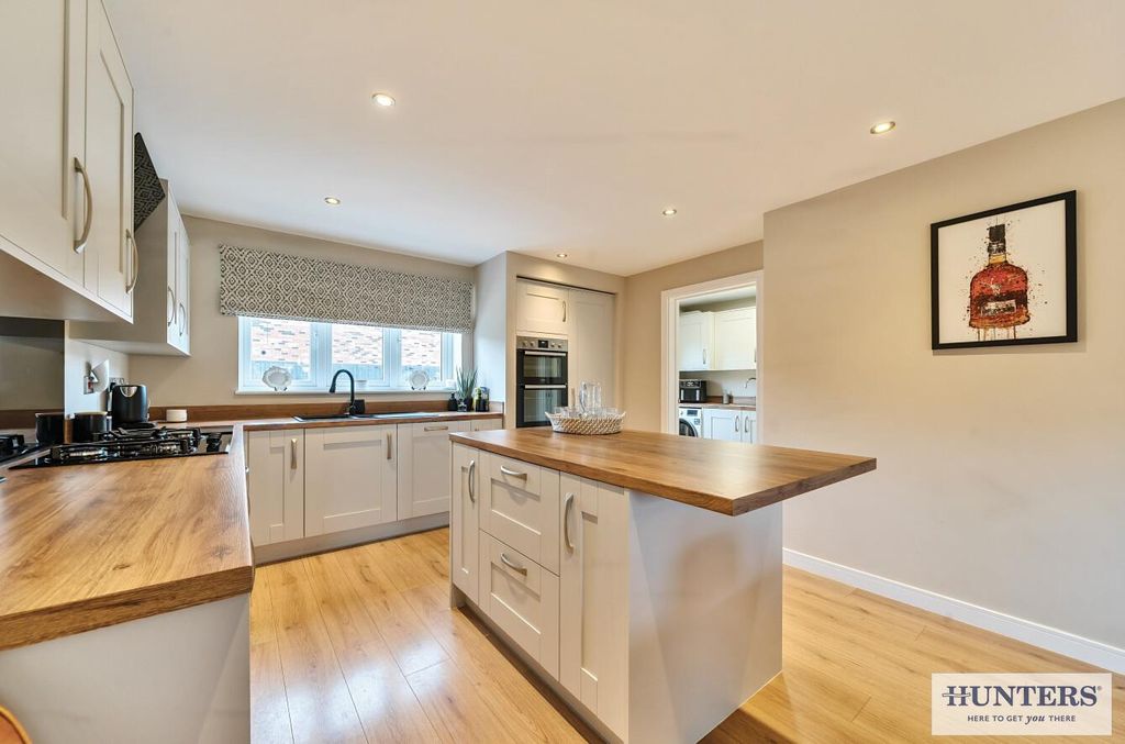 Property photo 3 of 23 63A4F6B6-6877-4F4A-836F-88846E4Bcadd.Jpg