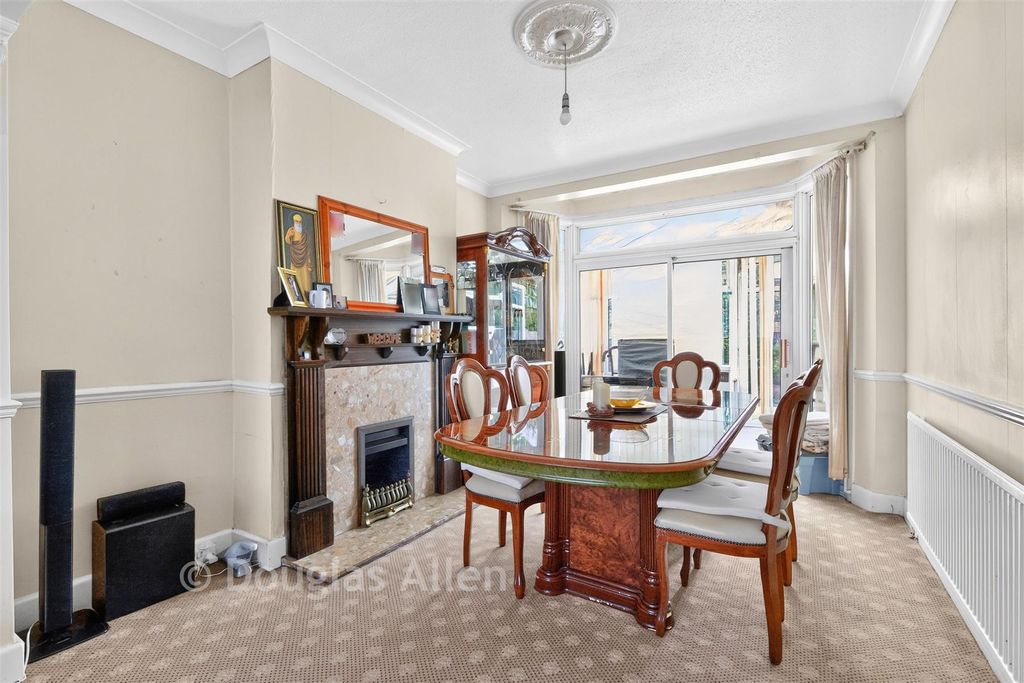 Property photo 3 of 10 Dining Area