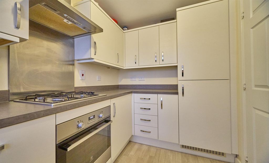 Property photo 2 of 16 Kitchen