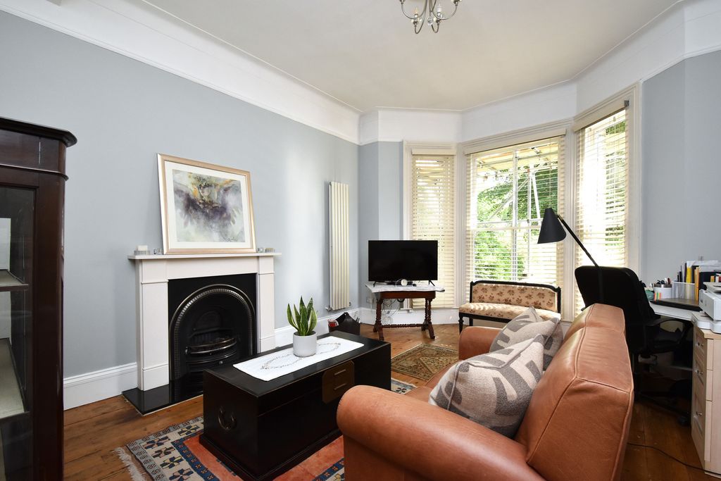 Property photo 3 of 11